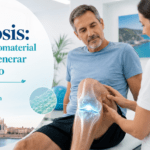 Fisioterapeuta valorando una rodilla con artrosis en Palma de Mallorca y representación de regeneración de cartílago